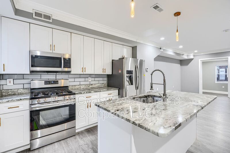 Baltimore House: 2813 Santa Fe Ave