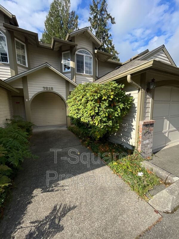 Edmonds Townhome: 7616 230th St SW