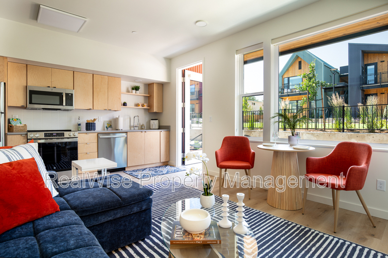 Ashland House: 1260 Quincy St