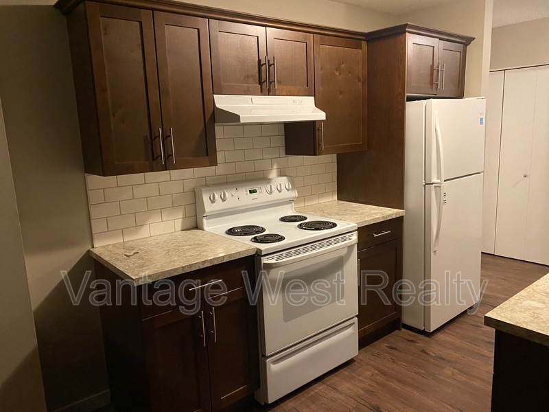 Kelowna Condo: 306-235 Husch Rd