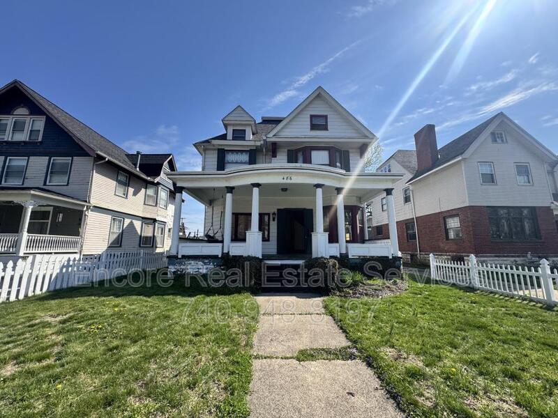 Newark House: 486 Hudson Ave