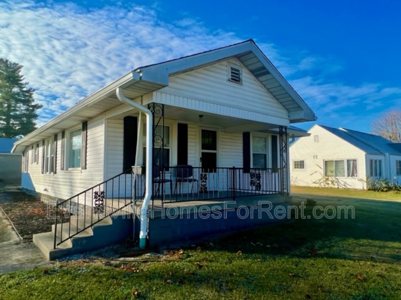 Princeton House: 907 East Broadway Street