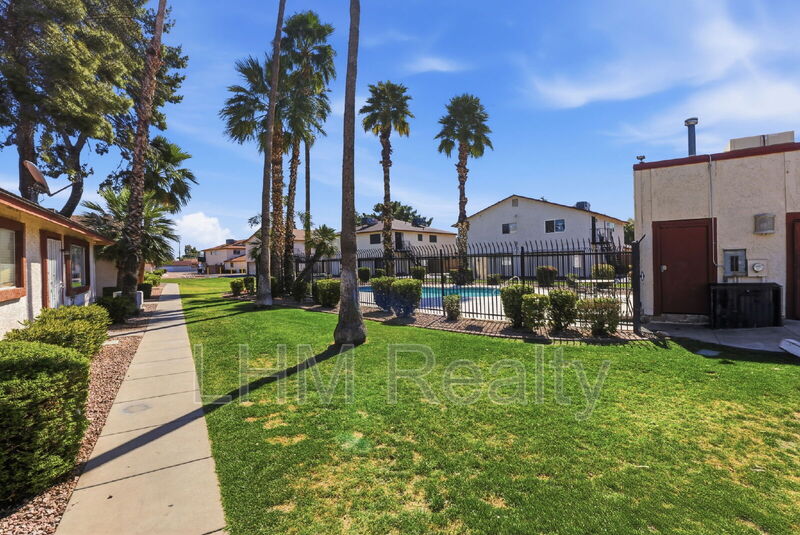 Mesa Apartment: 860 E Brown Rd