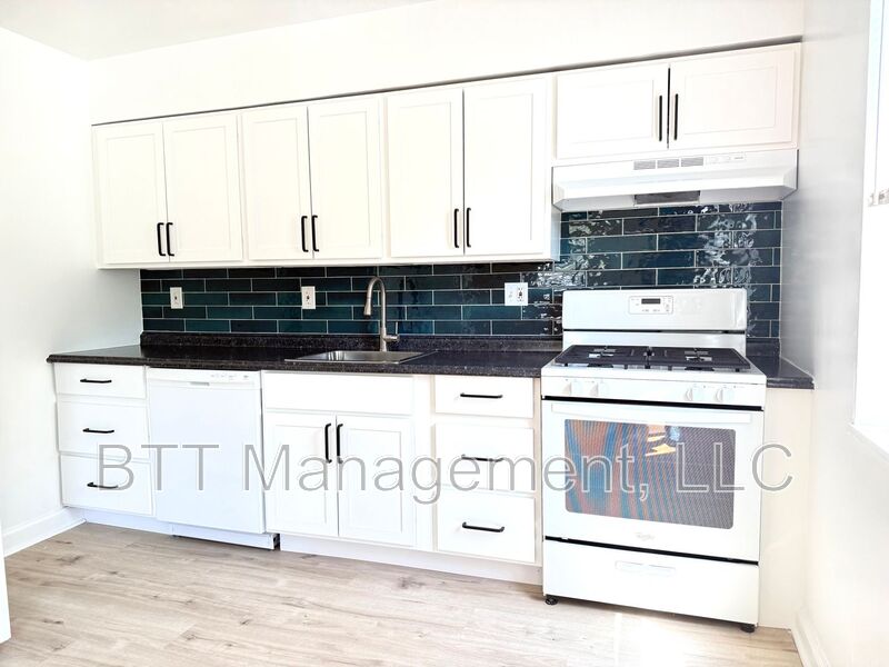 Brentwood Condo: 4013 38th St
