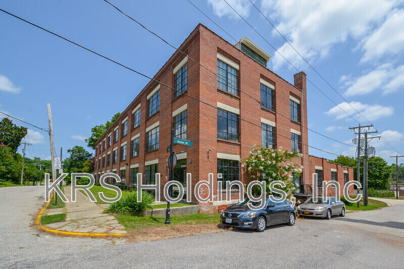 PETERSBURG Condo: 123 Pine St