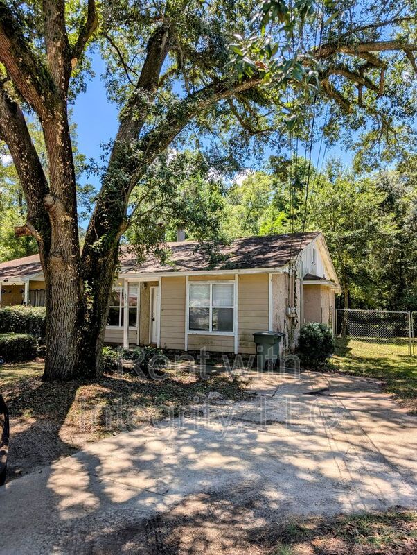 Tallahassee House: 1550 Blountstown Street