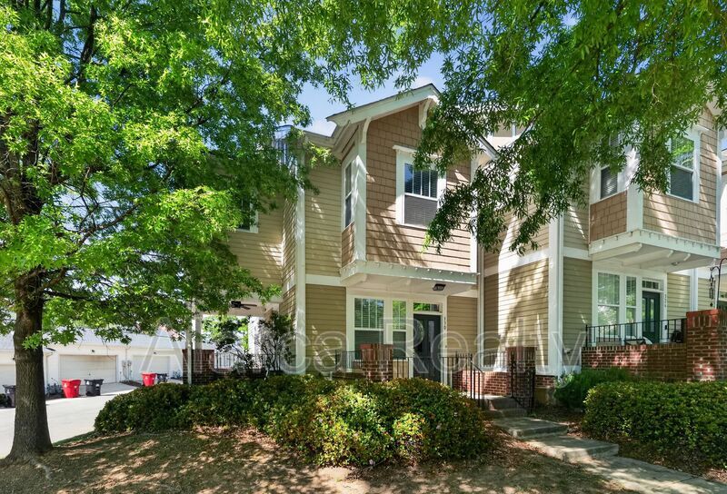 Davidson Townhome: 330 Davidson Gateway Dr