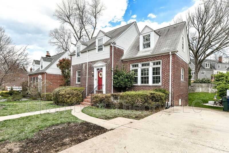 Alexandria House: 2705 Russell Rd.