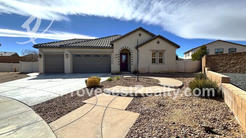 Victorville House: 15916 Laramie Way