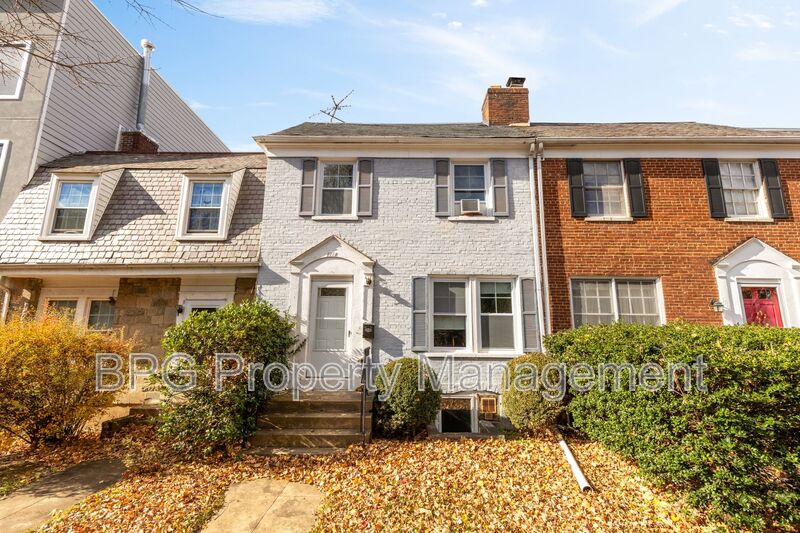 Washington Condo: 1710 37th ST. NW