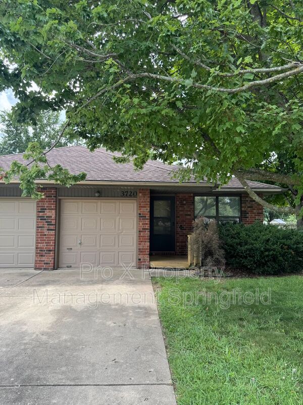 Springfield House: 3720 Farm Road 165