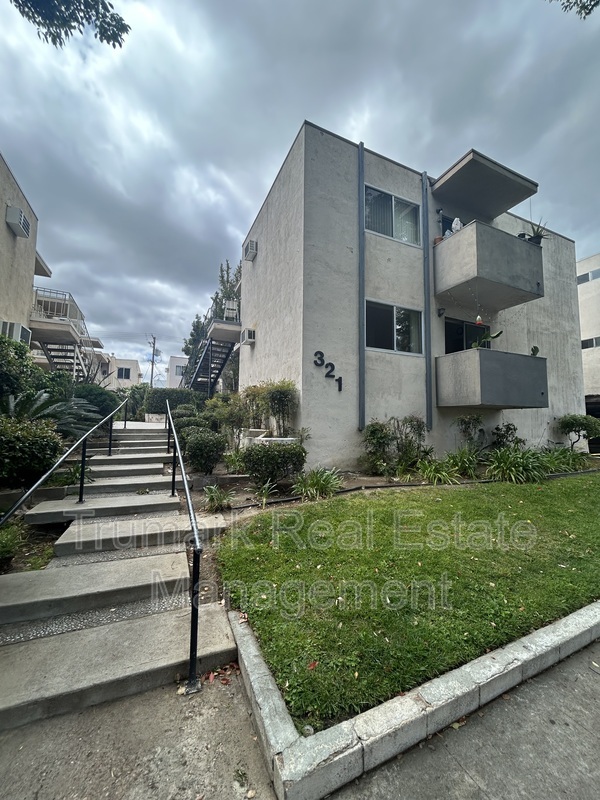 Burbank Condo: 321 E Tujunga Ave