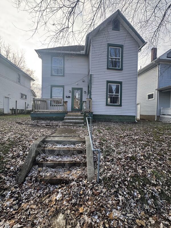 Springfield House: 1027 W Pleasant St