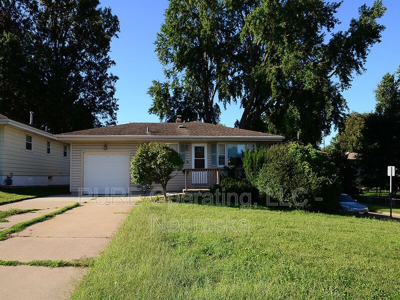 Omaha House: 4921 Bancroft St