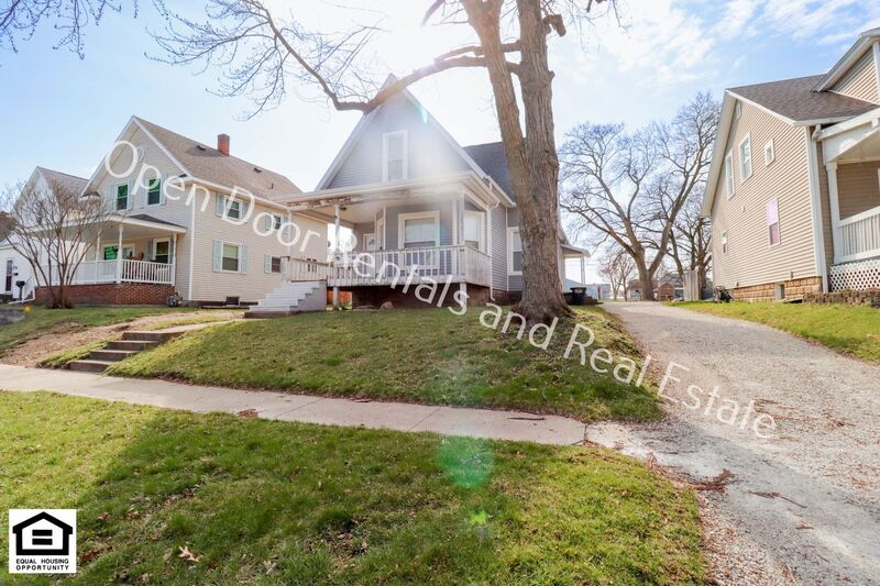 Kendallville Condo: 515 1/2 N State St