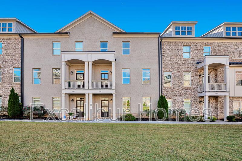 Smyrna House: 1292 Stone Castle Cir Se