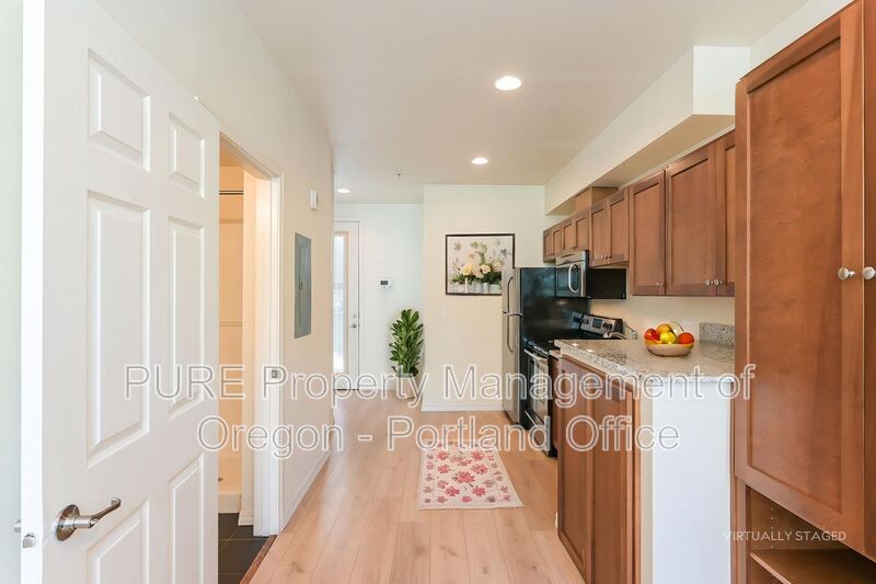 Portland Apartment: 5490 SE Milwaukie Avenue