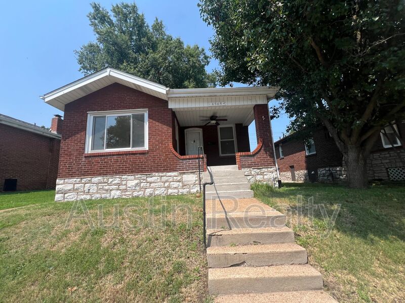 Saint Louis House: 6565 Arsenal St