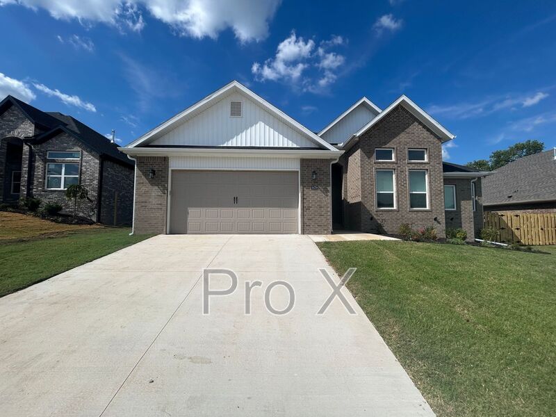 Bentonville House: 1470 Overcup Oak Ln