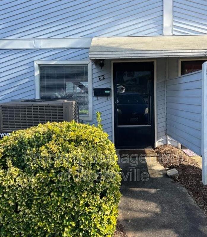 Greenville House: 3706 E North St