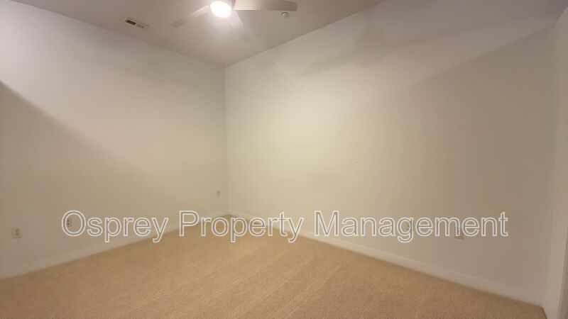 Modern 1-Bedroom Condo with Private Balcony! - Photo 10