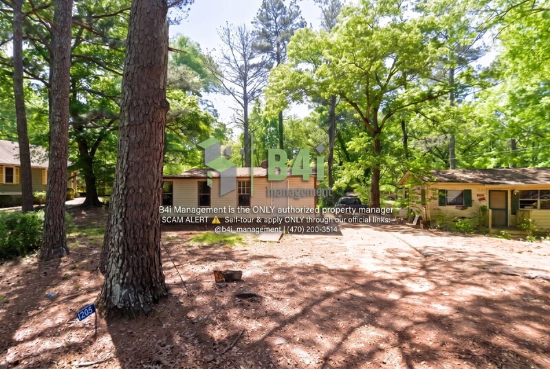 Thomaston House: 1205 Spring Street