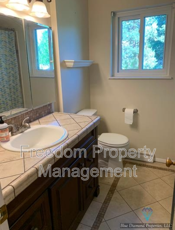 Boise House: 2821 N. Weaver Cir - Room 2