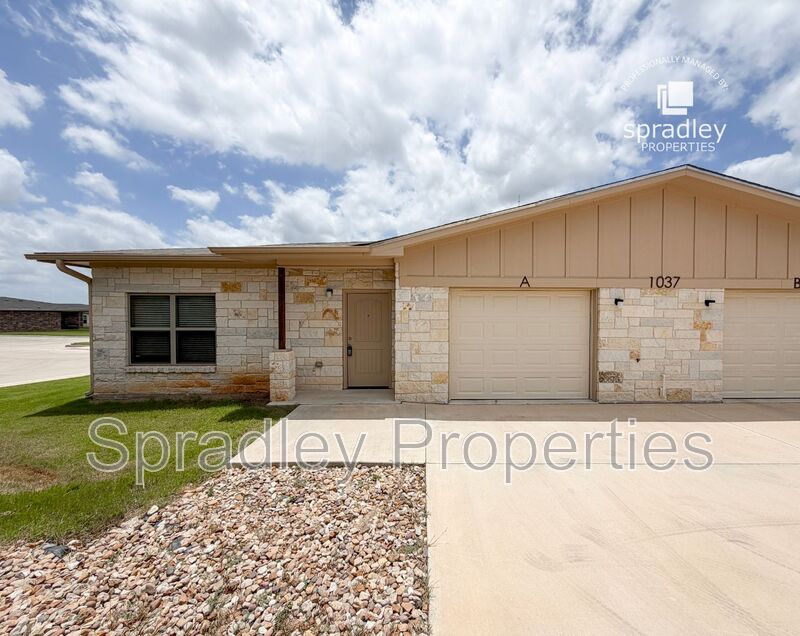 Belton Townhome: 1037A Hibiscus Dr