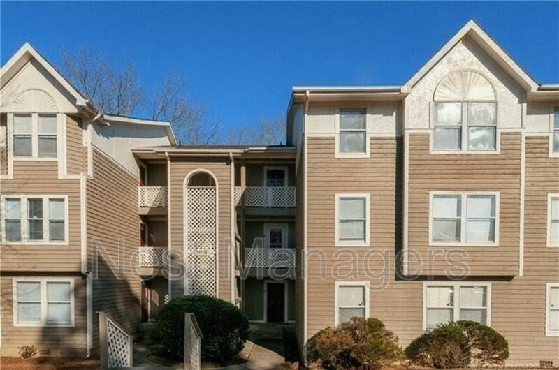 Fayetteville House: 1018 Wood Creek