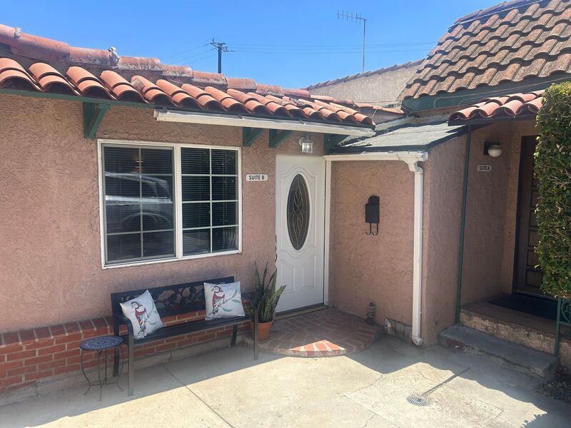 Silverlake House: 2823 Hyperion Blvd