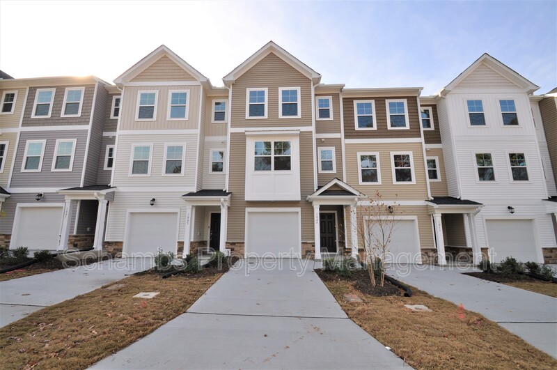 Durham Townhome: 1009 Shoreside Dr