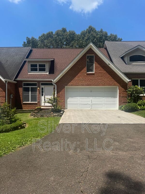Athens Condo: 136 South Matlock