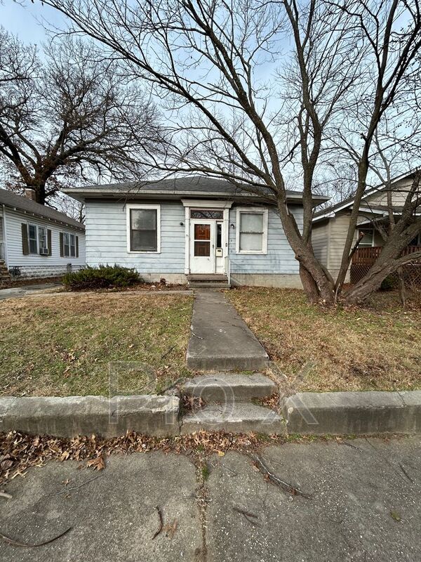 Pittsburg House: 418 W. 9th St.