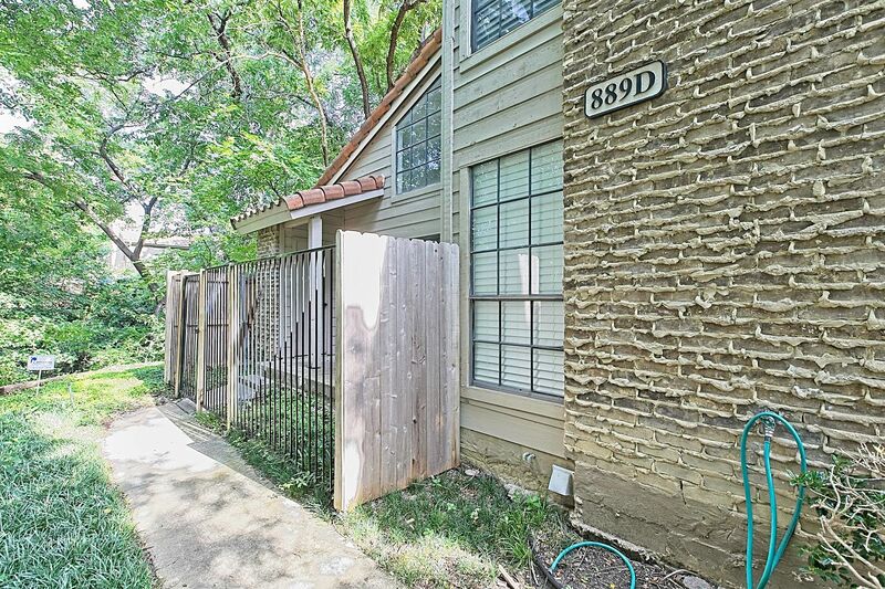 Richardson Condo: 889 Dublin Dr