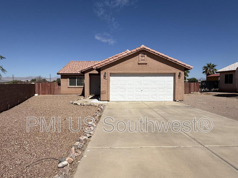 Fort Mohave House: 1605 E Rinaldi Way