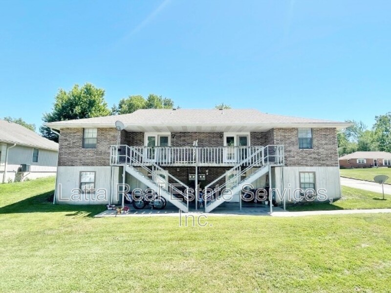 Higginsville Condo: 400 W 31st St #102B
