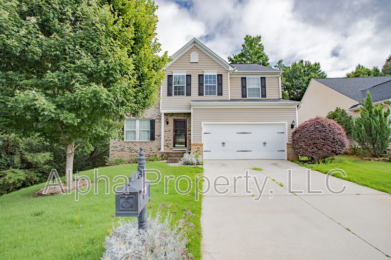 Simpsonville House: 11 Platte Lane