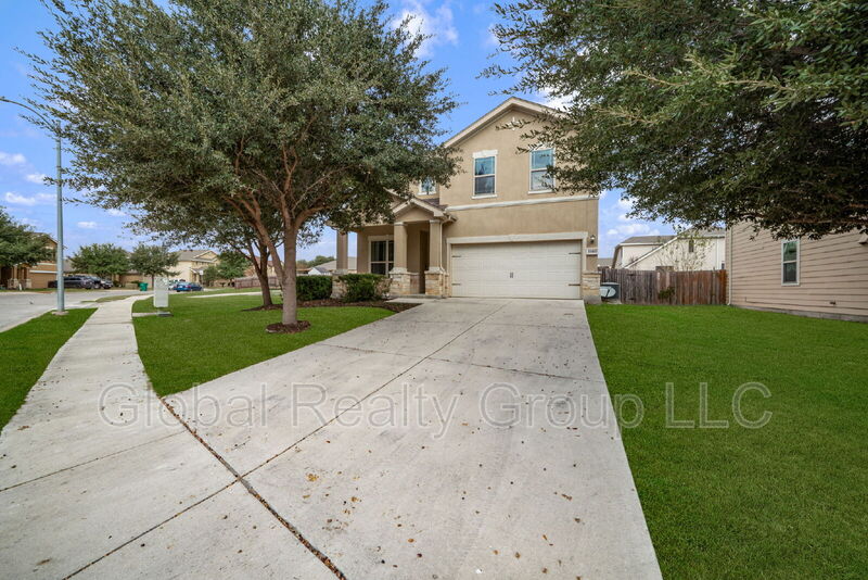 Converse House: 10405 Macarthur Way