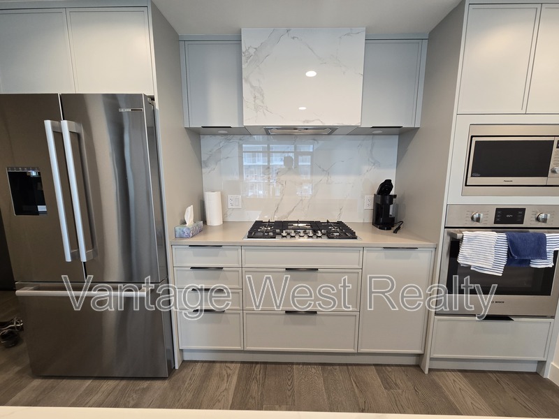 Kelowna Condo: 1201-3700 Capozzi Rd