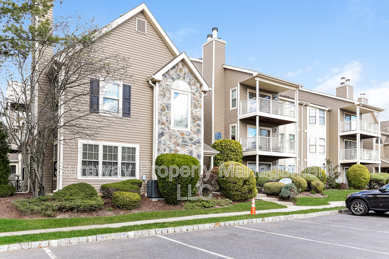 East Brunswick Townhome: 447 Meade Ct