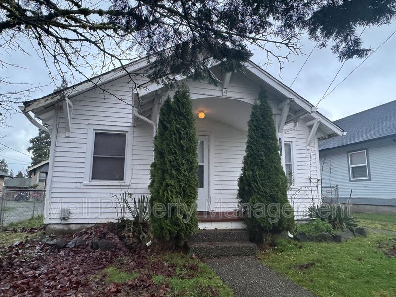 Shelton House: 1514 Summit Dr