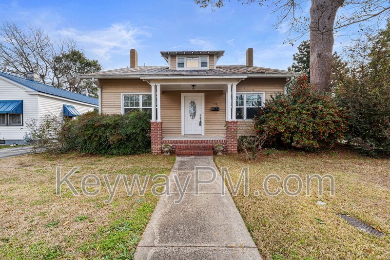 Augusta House: 938 Merry Street