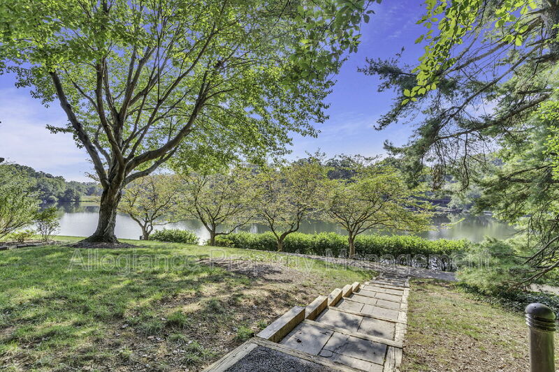Reston House: 11041 Villaridge Ct