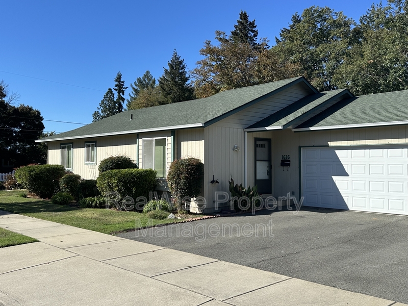 Grants Pass Condo: 1616 SW K St