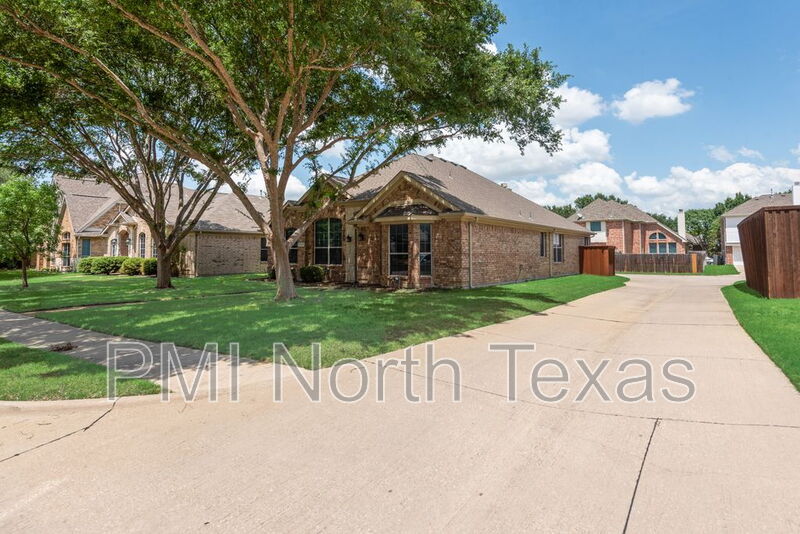 Frisco House: 12608 Red Hawk Dr