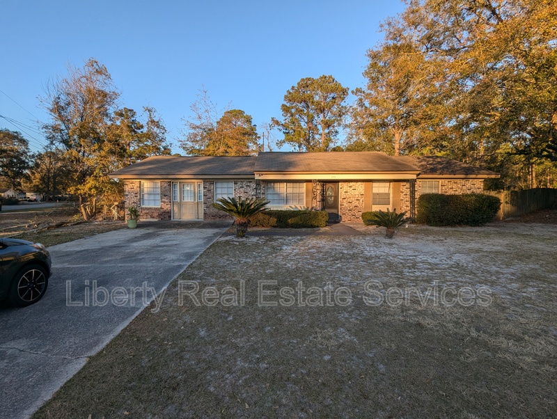 Hinesville House: 599 Olive St