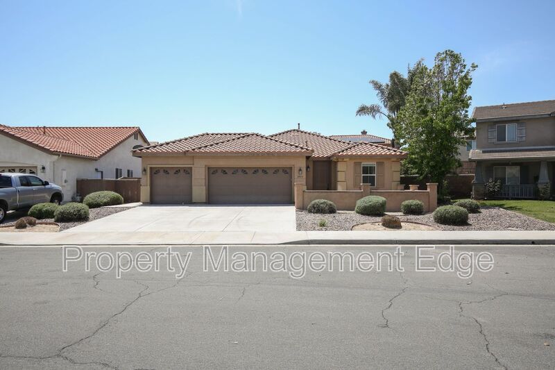 Menifee House: 29419 Obsidian Ct