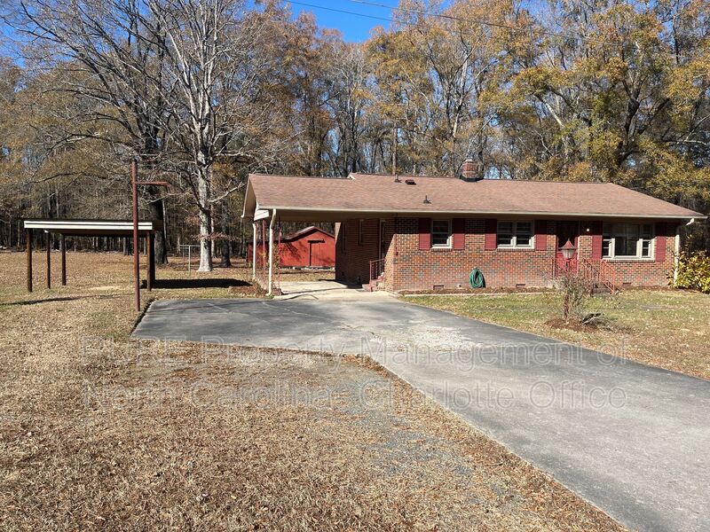 Timberlake House: 678 Hillsborough Rd