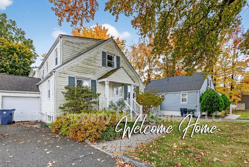 Fanwood House: 128 South Ave