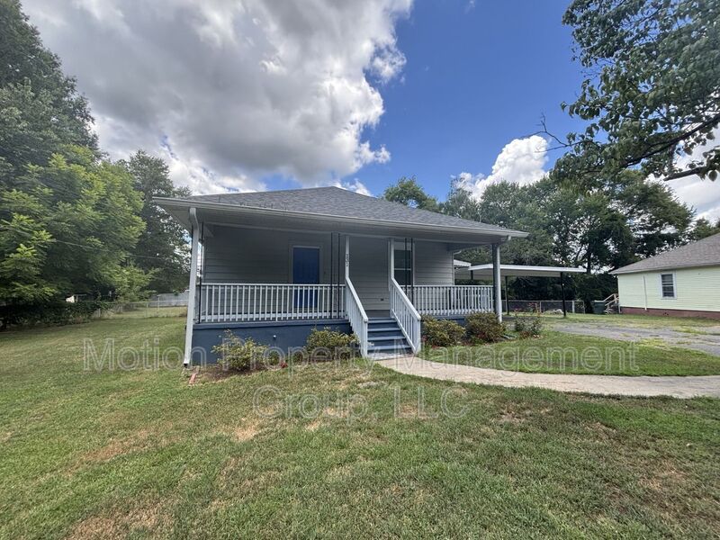 Gastonia House: 131 Dixon Cir